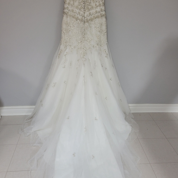 Diamond White Wedding Dress Size 10 Never Worn Excellent Condition - Picture 6 of 17